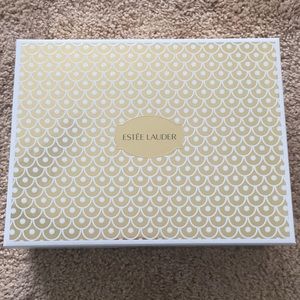 “Estee Lauder” luxury gift box, new, collectible